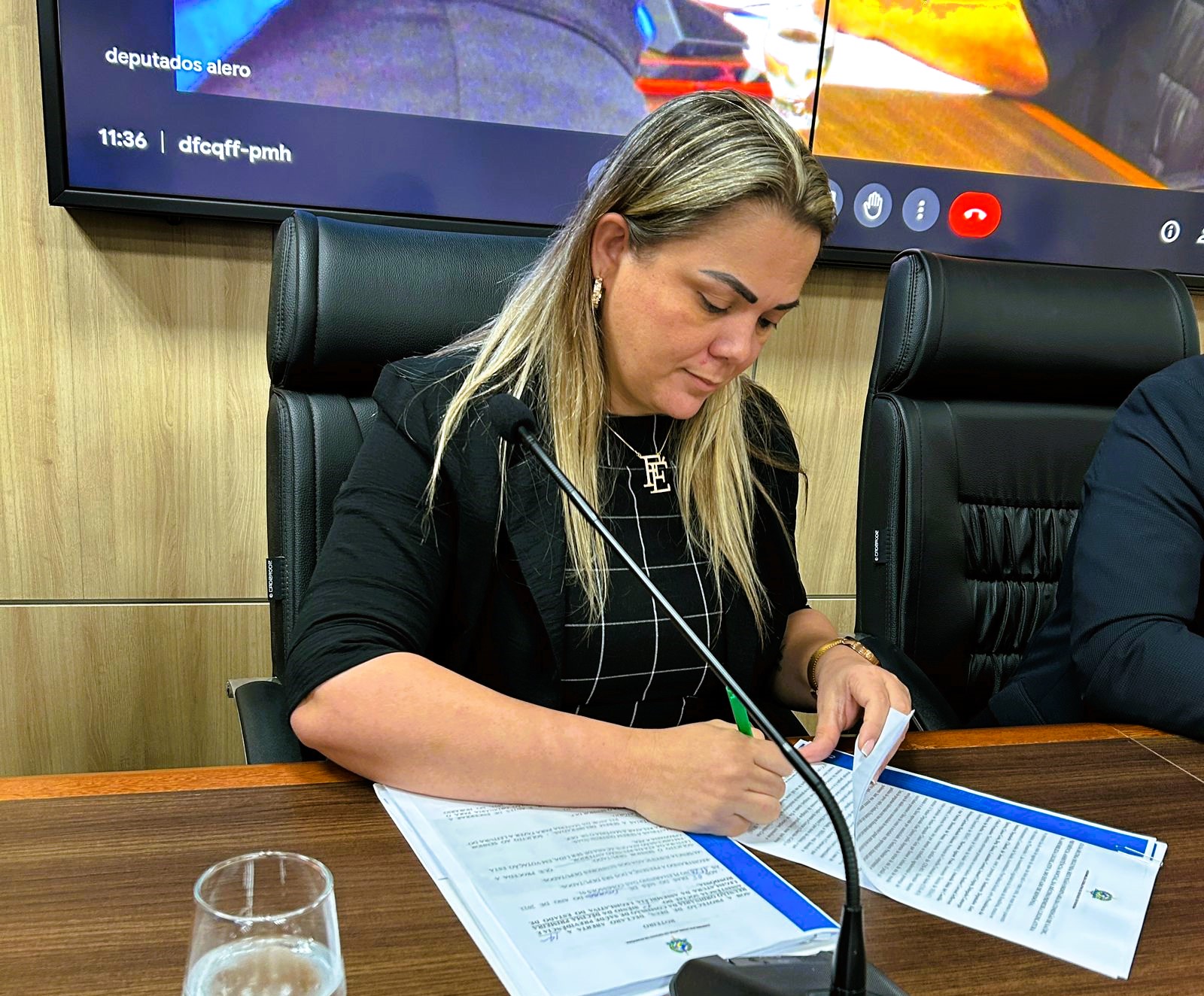 DEPUTADA CLÁUDIA DE JESUS PROPÕE REVOGAR CONTRIBUIÇÃO PREVIDENCIÁRIA DE APOSENTADOS