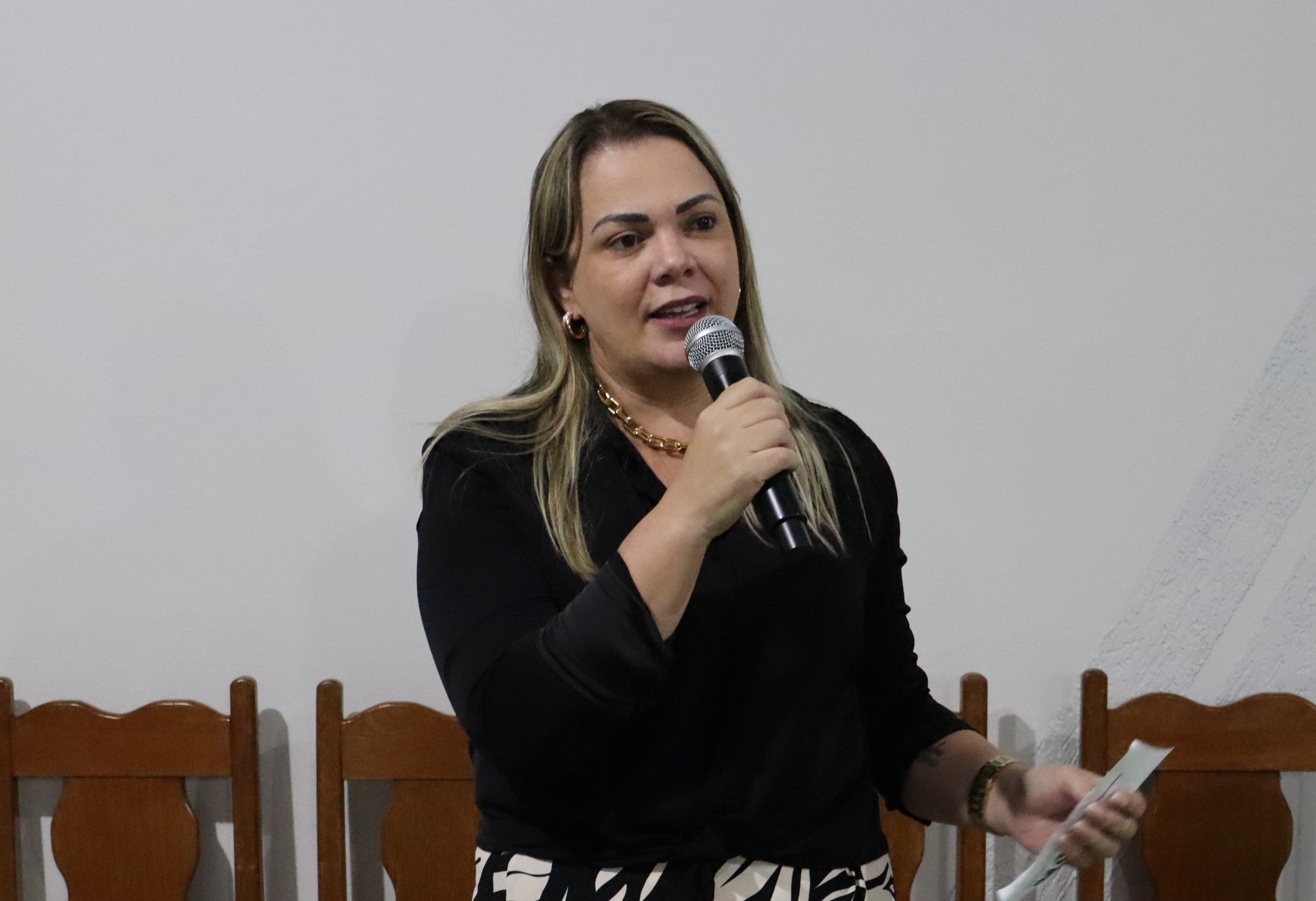 DEPUTADA CLÁUDIA DE JESUS DEFINE INÍCIO DA REGULARIZAÇÃO DAS FAMÍLIAS NO ENTORNO DO AEROPORTO DE JI-PARANÁ
