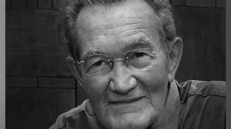 Morre Léo Batista, a voz marcante da televisão brasileira